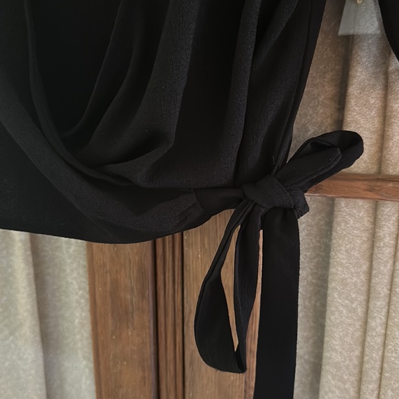 Black Wrap crop top with tie - Picture 3 of 5